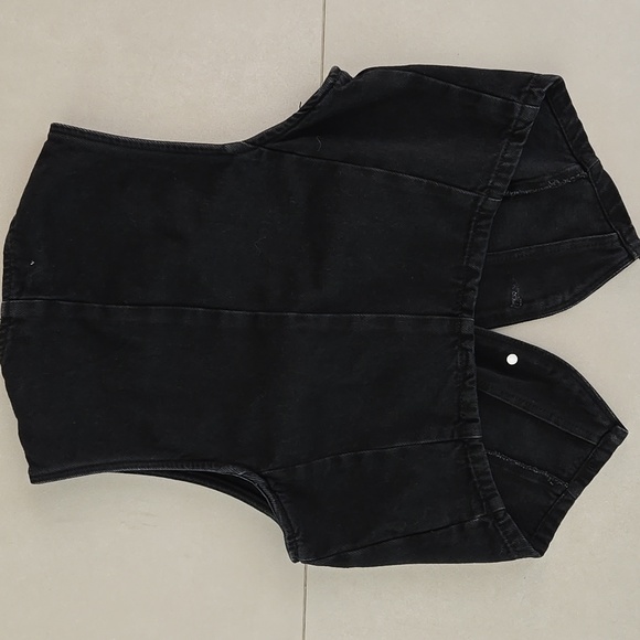 Zara Elegant Black Set- Buttoned Vest And Elegant Shorts - Picture 3 of 4